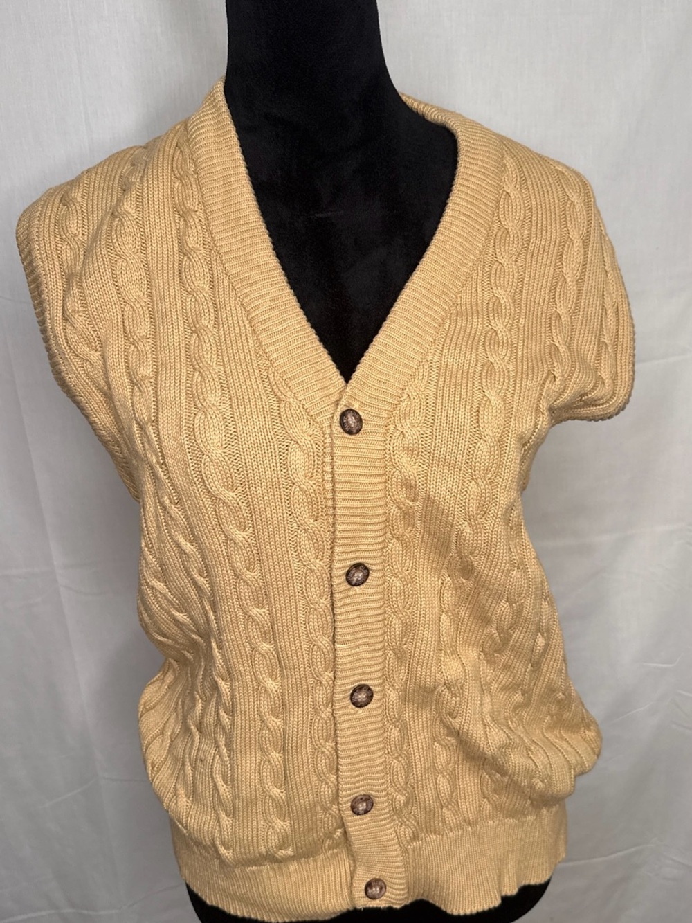 Women’s Hunt Club Cable Knit Button-Up Sweater Vest in Beige/yellow